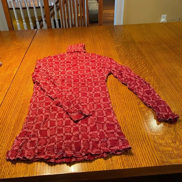 Polyester Red top with white pattern - Picture 2 of 2